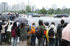 Scenes around the Imperial Palace on the day of the Enthronement Ceremony